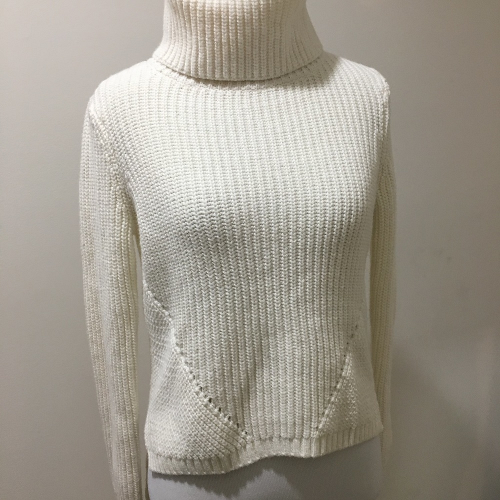 ⛄️ Moth White Hi Lo Turtleneck Sweater